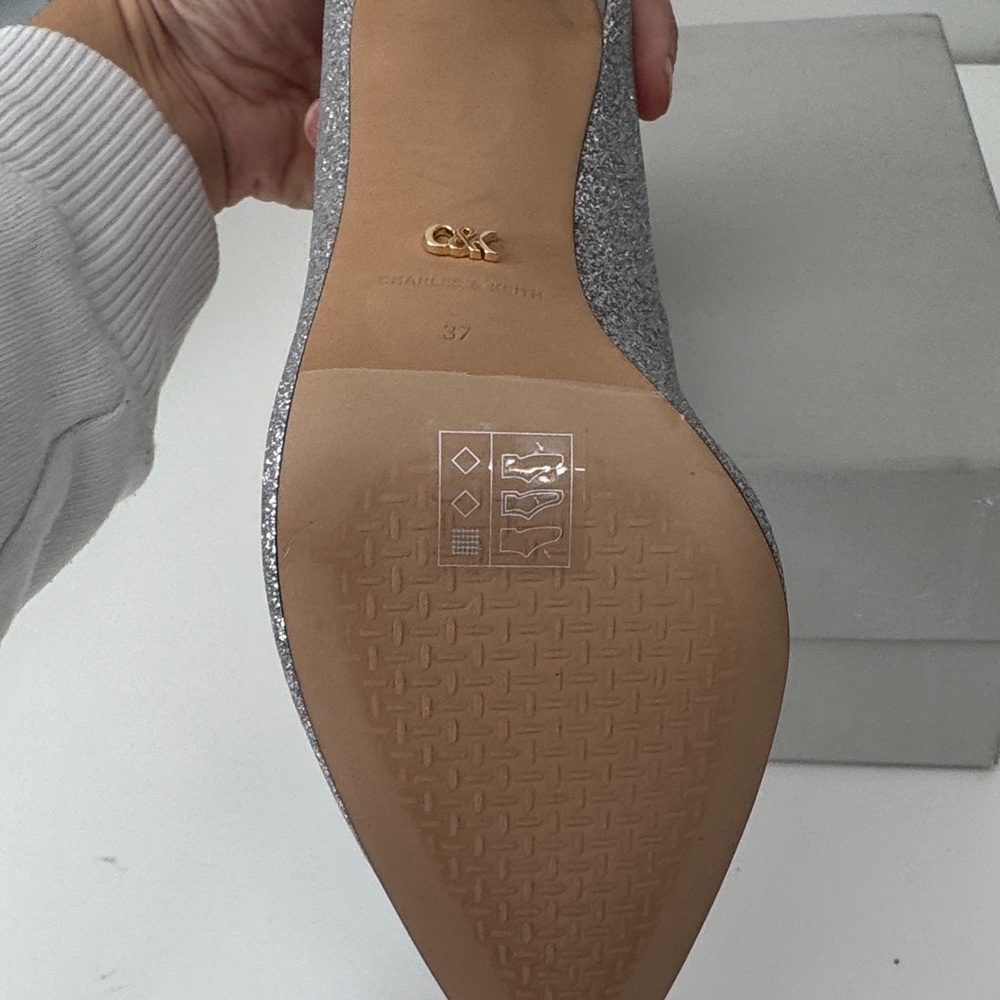 Charles & Keith THE BRIDAL COLLECTION
Glitter Gem-Embellished Pumps Size 7 New - Picture 5 of 6